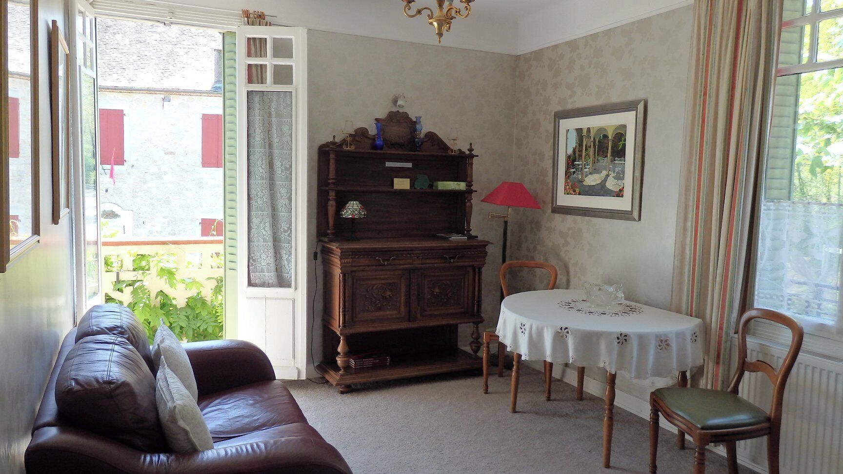 Deluxe Apartment, Pool View | Living area