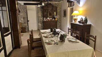 Illallinen tarjolla, pellolta pöytään -keittiö