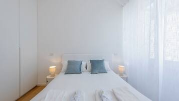 Moscova 2 | In-room safe, blackout drapes, soundproofing, iron/ironing board