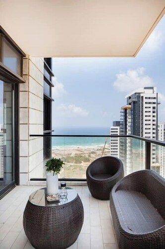 Modern Sea View Apt in Luxury Tower | Mamad