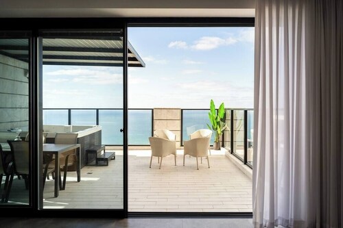 Luxury Penthouse w/ Jacuzzi & Sea View | Mamad