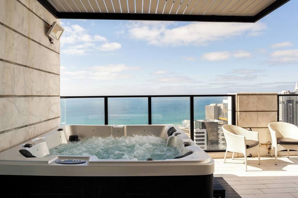 Outdoor spa tub