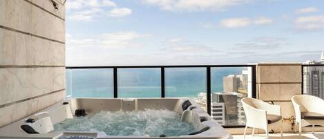 Bañera de hidromasaje exterior