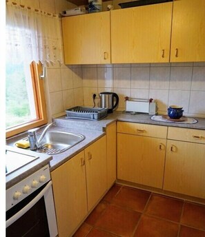 Fridge, stovetop, coffee/tea maker, toaster