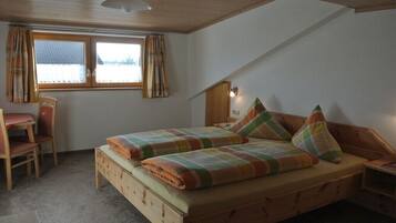 2 bedrooms, iron/ironing board, internet, bed sheets