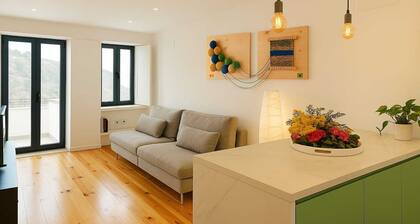 Apartment in the former working-class neighborhood linked to the wool industry. The bright living room and decor featuring burel pieces evoke the city's history. A fully equipped kitchen, two comfortable bedrooms, and ensure an autentic stay.