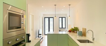 Apartment in the former working-class neighborhood linked to the wool industry. The bright living room and decor featuring burel pieces evoke the city's history. A fully equipped kitchen, two comfortable bedrooms, and  ensure an autentic stay.