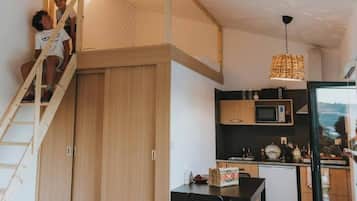 Fridge, microwave, stovetop, coffee/tea maker