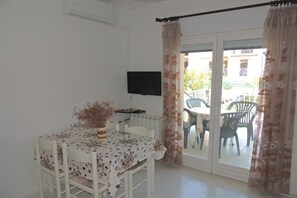 Dining - One Bedroom Apartment (A2) (Brodarica)