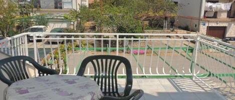 تناول الطعام بالخارج