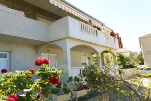 Exterior - One-Bedroom Apartment With Terrace And Sea View (A1) (Trogir)