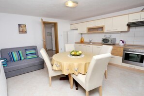 Interior - One-Bedroom Apartment With Terrace And Sea View (A1) (Trogir)