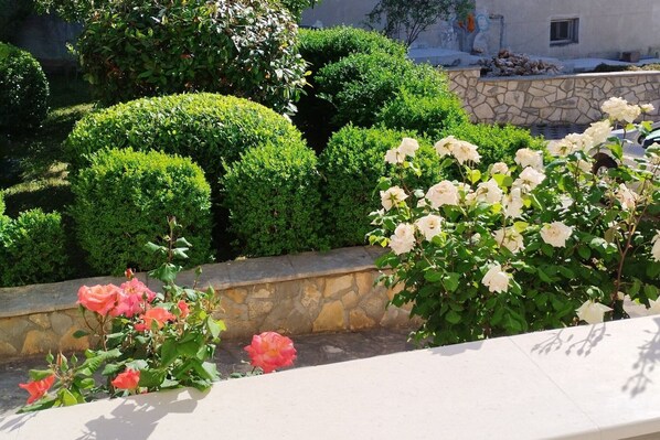 Property grounds - One-Bedroom Apartment With Terrace And Sea View (A1) (Trogir)