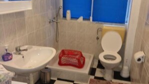 A bathroom with a sink, toilet, and shower. - Spacious & Cozy Apartments Dugi Rat (Dugi Rat)