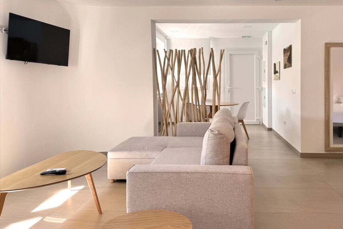 Estudio Deluxe, vistas a la piscina | Living area