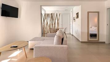 Deluxe-Apartment, Poolblick | Wohnbereich