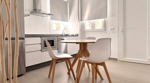 Deluxe Apartment, Pool View | Private kitchen - Complejo El Oasis de San José (San José)