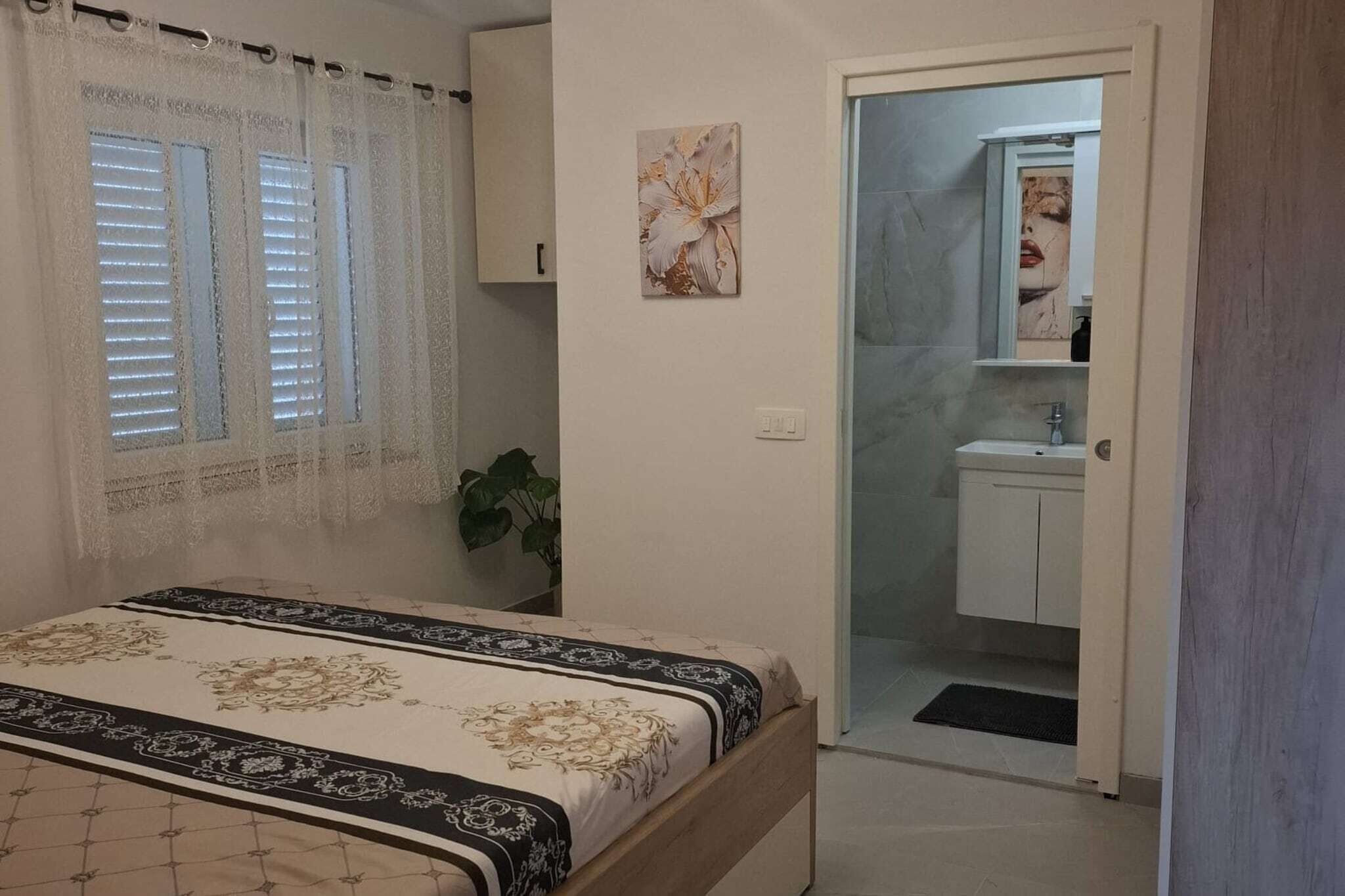 1 bedroom, iron/ironing board, WiFi (free)