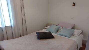 Iron/ironing board, free WiFi