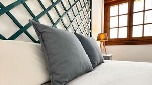 Deluxe-Apartment, Meerblick | Bügeleisen/Bügelbrett, kostenloses WLAN