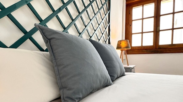 Deluxe Apartment, Sea View | Iron/ironing board, free WiFi - Apartamentos Vela Blanca (San José)