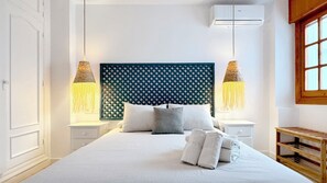 Standard Apartment, City View | Iron/ironing board, free WiFi - Apartamentos Vela Blanca (San José)