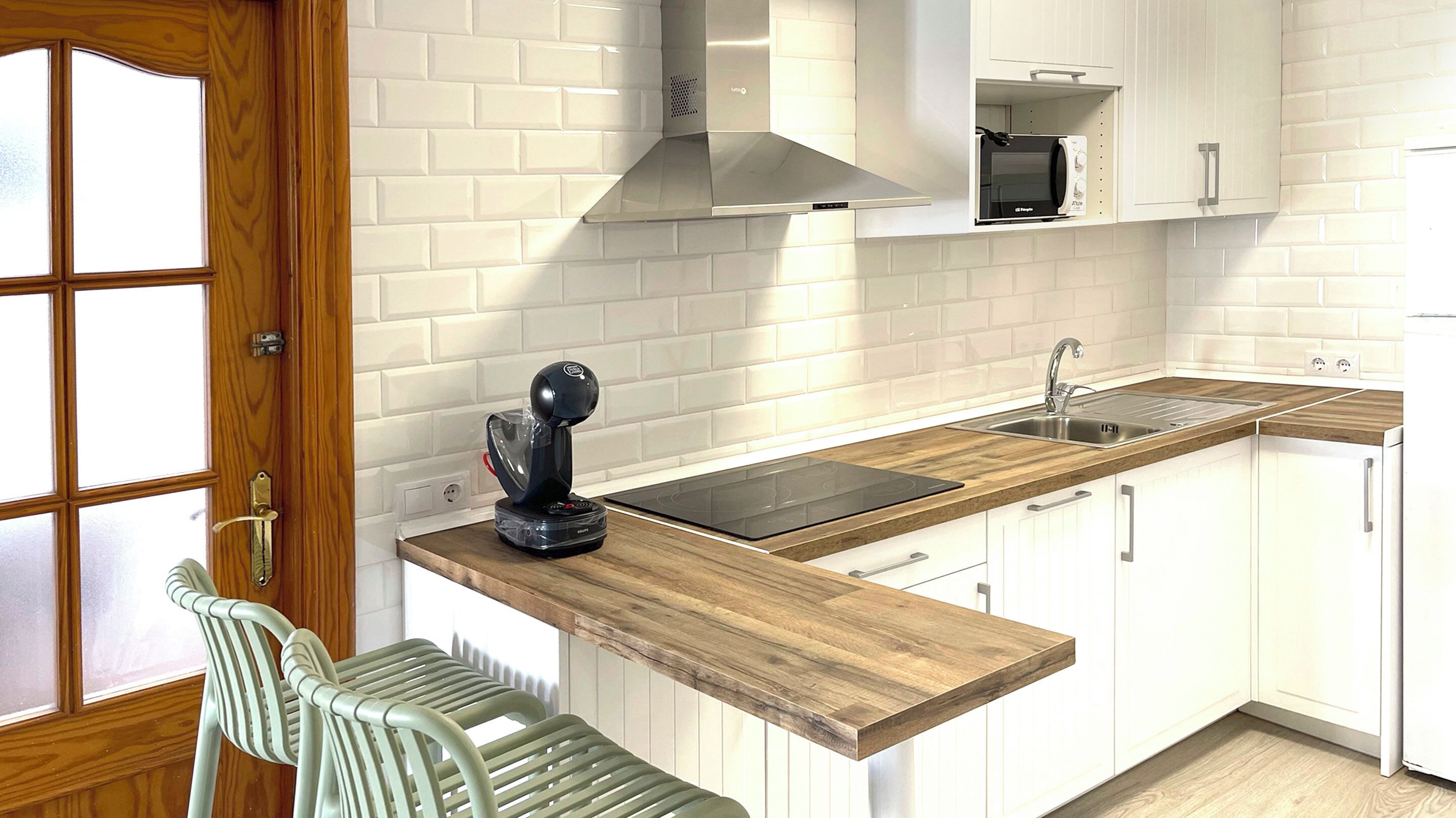 Superior Apartment, Sea View | Private kitchen | Full-size fridge, microwave, stovetop, dishwasher