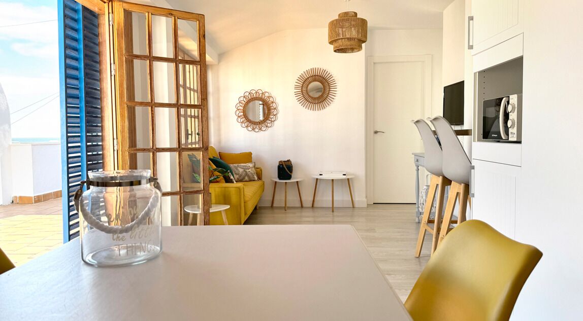 Appartement Deluxe, vue sur la mer | Aire de séjour | Téléviseur