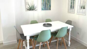 Superior Apartment, Sea View | Dining room