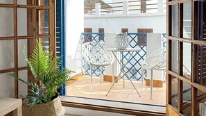 Standard Apartment, City View | Balcony - Apartamentos Vela Blanca (San José)