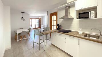 Superior Apartment, Sea View | Living area