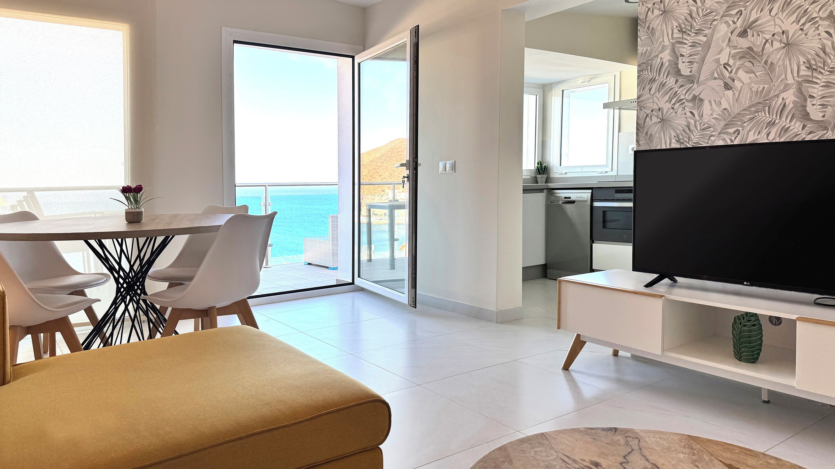 Deluxe Apartment, Sea View | Living area