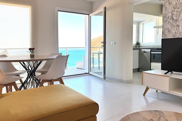 Deluxe Apartment, Sea View | Living area