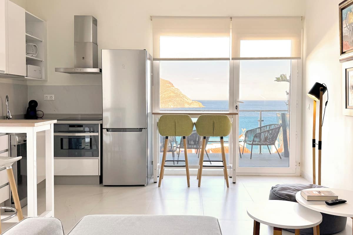 Deluxe Apartment, Sea View | Soundproofing, iron/ironing board, free WiFi