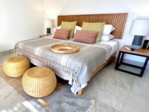 1 camera, una cassaforte in camera, una scrivania, ferro/asse da stiro