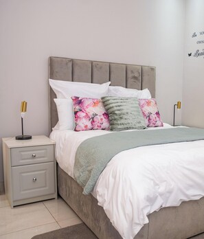 5 makuuhuonetta, silitysrauta/-lauta, internet, vuodevaatteet