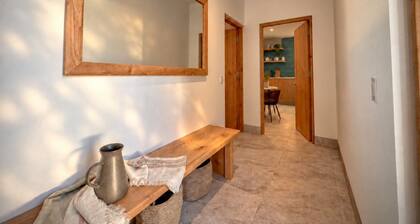 Surfers’ Hideaway Suite · Pool & Jacuzzi · Walk to the Beach