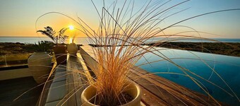 Surfers Hideaway · Walk to Beach · Private Garden · Pool & Jacuzzi