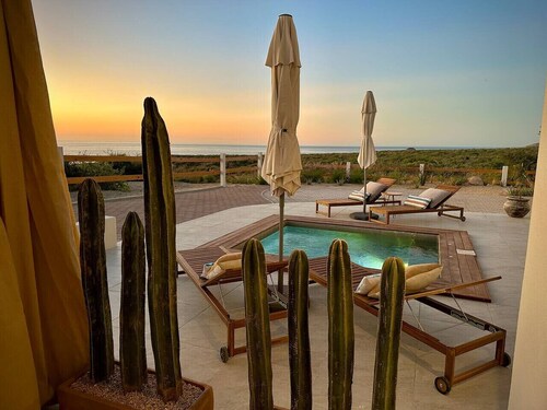 The Hideaway Loft @ New Seaside Villa w/Infinity Pool, Heated Spa, Beach & Surf