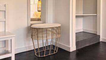 Desk, laptop workspace, free WiFi