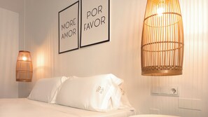 Escritorio, espacio para trabajar con un portátil, wifi gratis