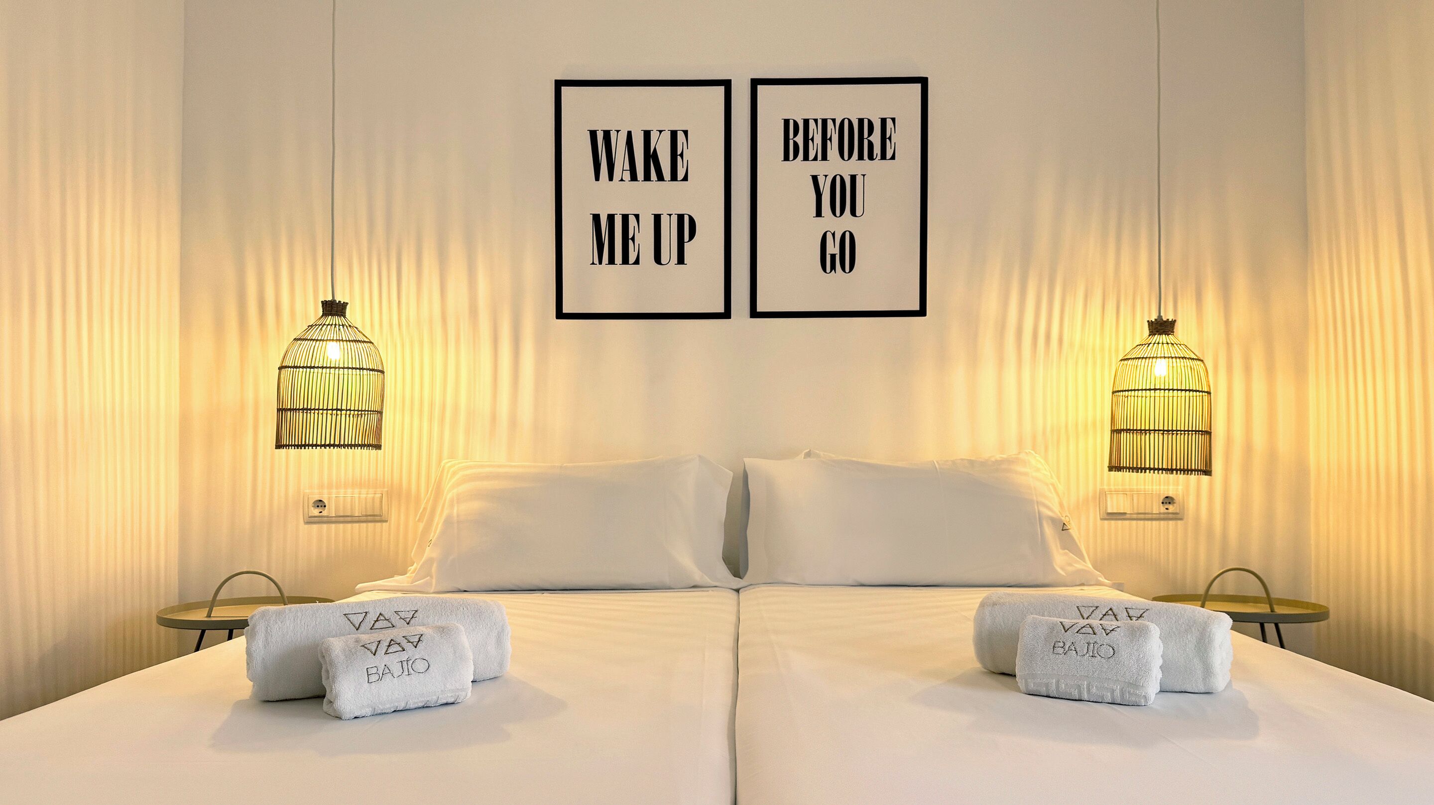 Phòng đôi hoặc 2 giường đơn Tiêu chuẩn | Bàn, khu vực làm việc phù hợp cho laptop 