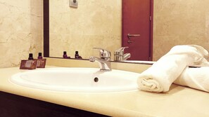 Penthouse, Balcony, Pool View | Bathroom | Bathtub, towels