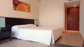 Iron/ironing board, free WiFi