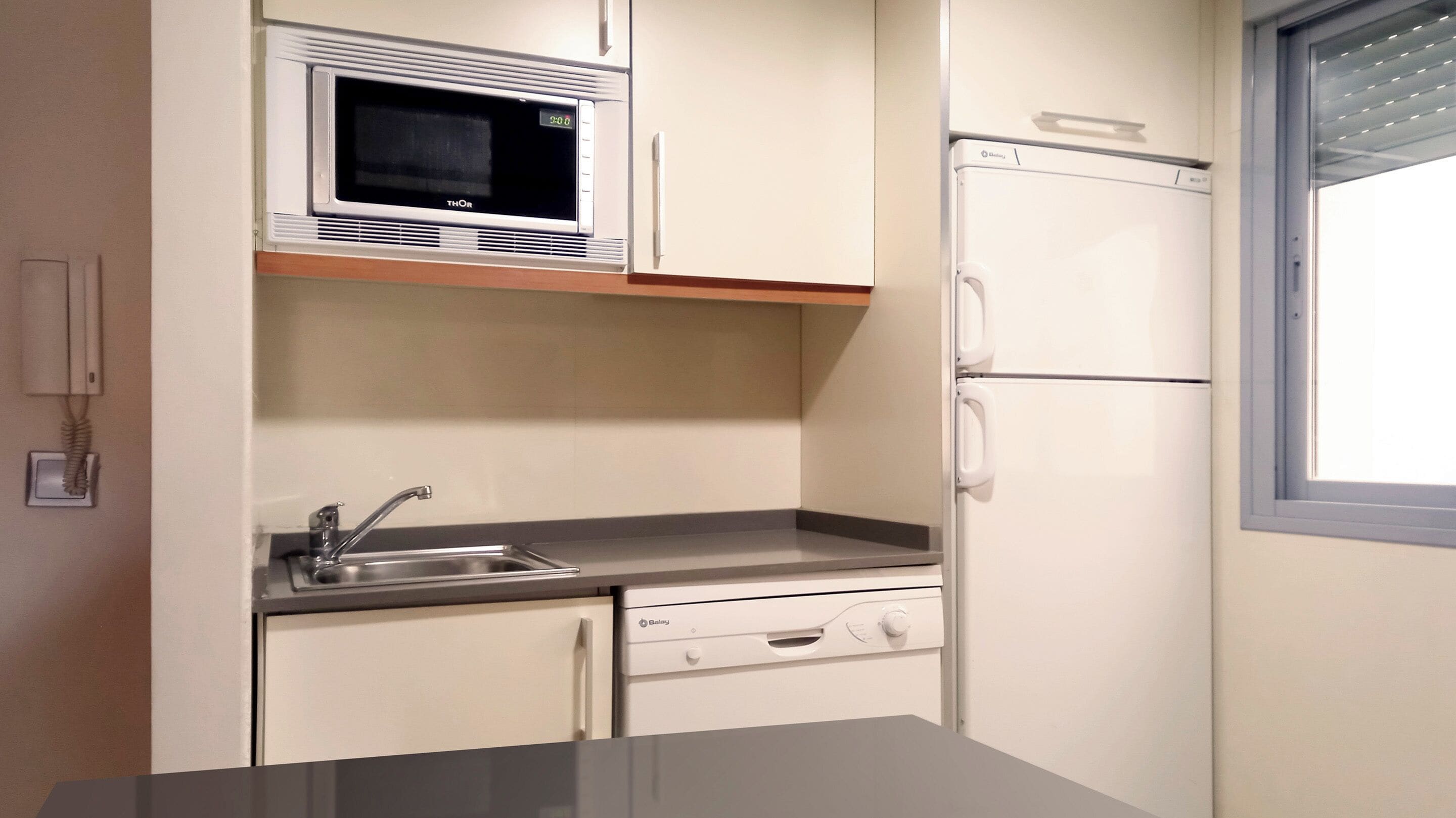 Apartment, 2 Bedrooms, Balcony, Pool View | Private kitchen | Fridge, microwave, stovetop, dishwasher