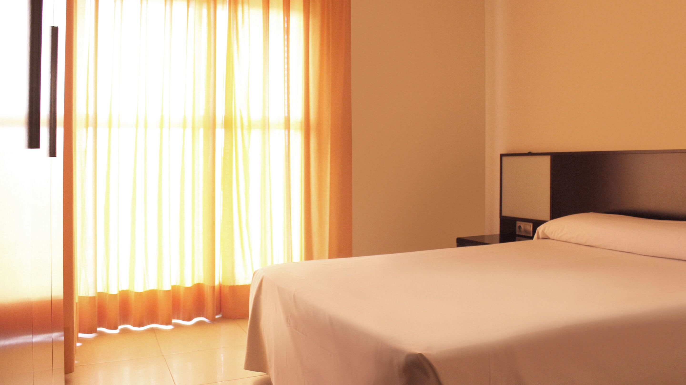 Silitysrauta/-lauta, vauvan matkasänky, ilmainen Wi-Fi, vuodevaatteet