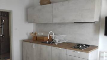 Coffee/tea maker, fridge, stovetop, dishwasher