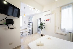 1 bedroom, iron/ironing board, internet, bed sheets