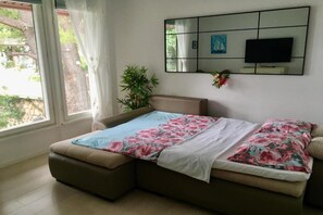 1 bedroom, travel crib, free WiFi