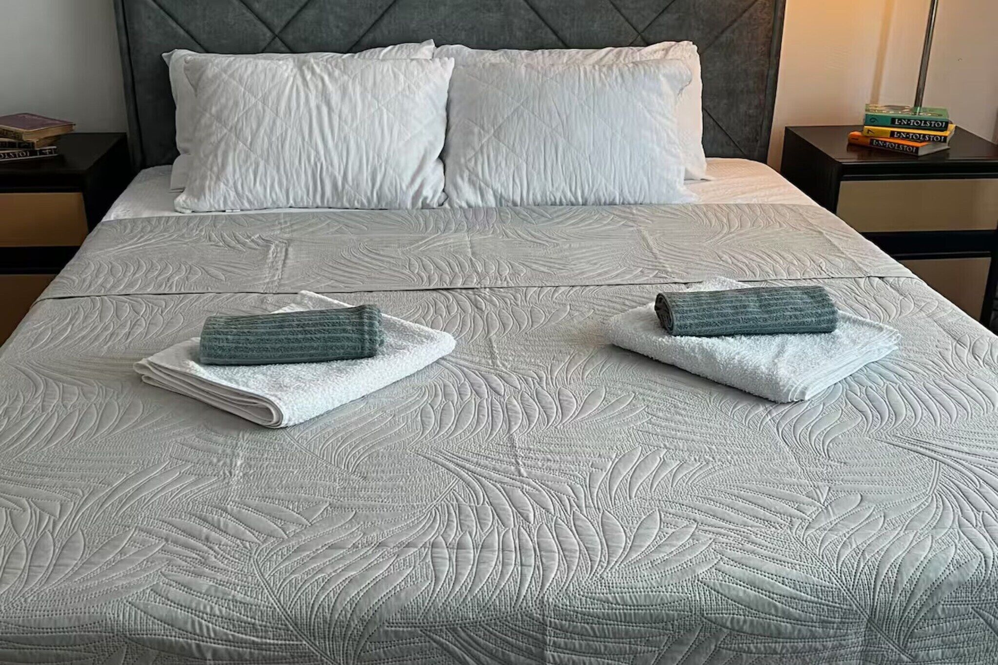 Tabla de planchar con plancha, cuna de viaje y wifi gratis 